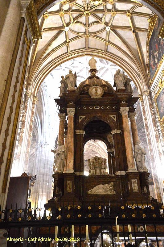 28 LA CATHEDRALE ET LE FORTERESSE DE L INCARNATION (80).JPG